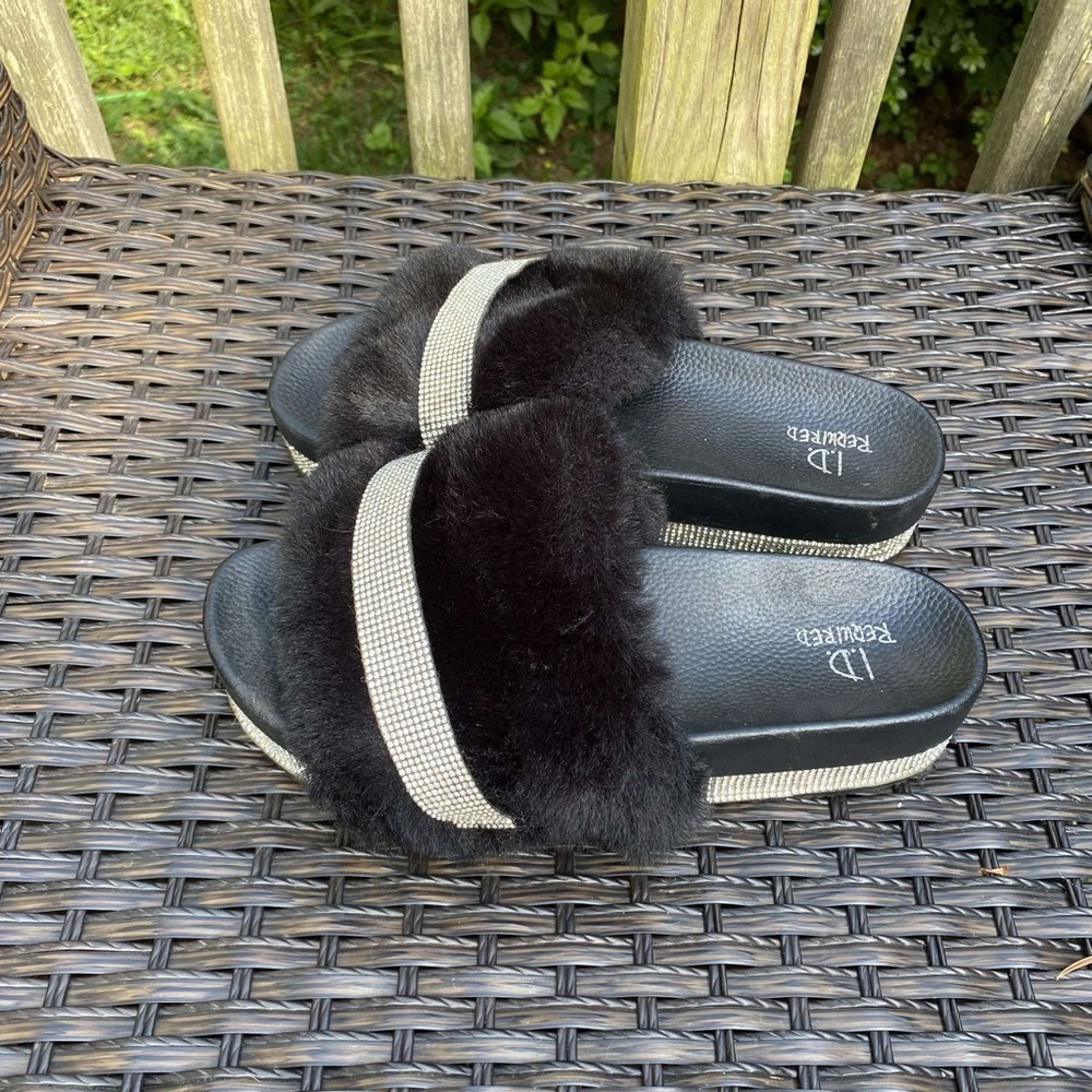 Black Furry Women's Slides